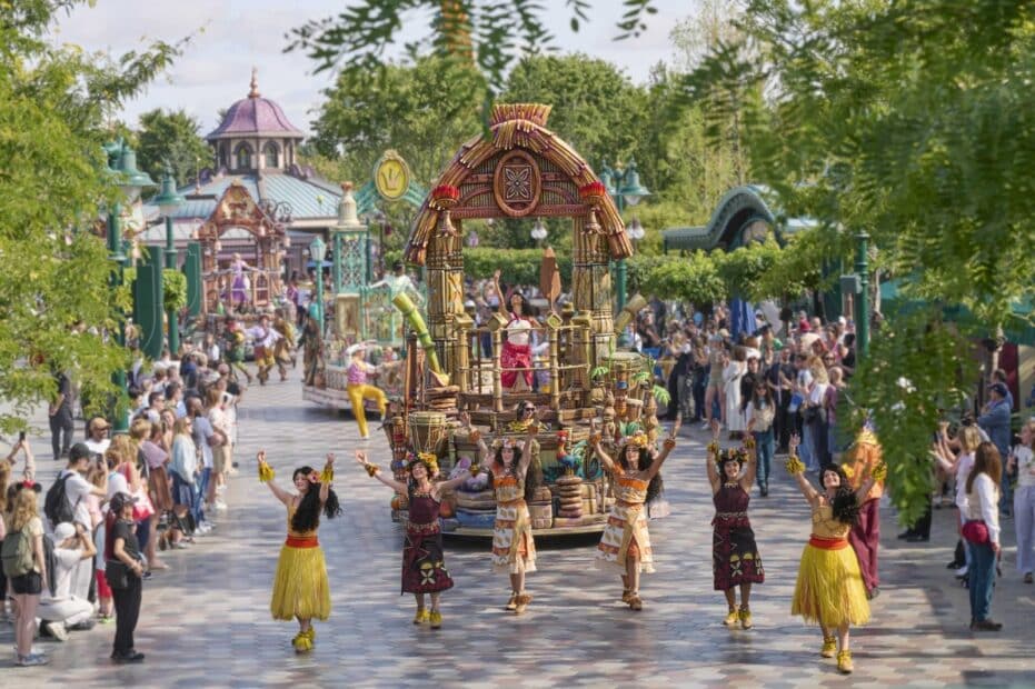 Disney Princess Cavalcade key visual with Rapunzel Moana Raya and Tiana at Disney Adventure World